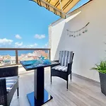 Ocean And Sky Studio Apartment